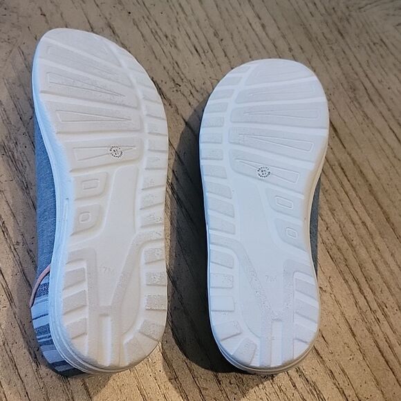 Blue denim slip on loafers size 7 NWOT - Picture 6 of 8